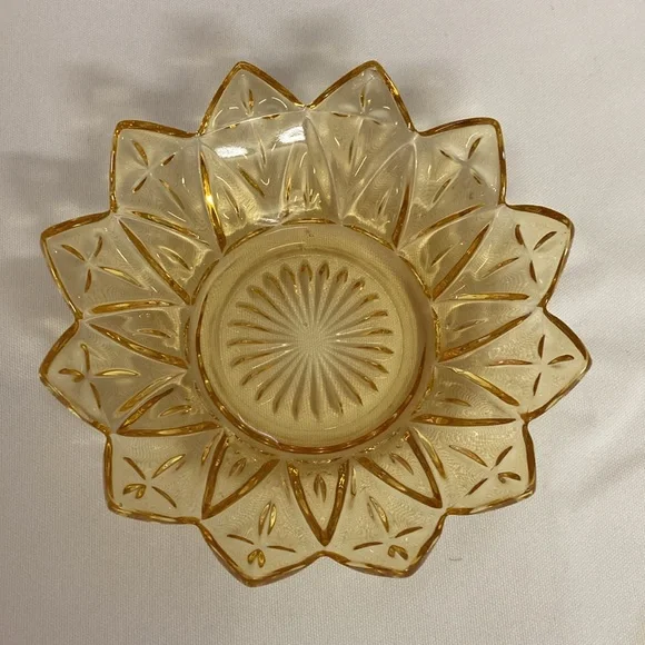 Federal Glass Dish Bowl Amber Yellow Sunburst Sunflower Petal MCM 6” Vintage - Picture 2 of 6